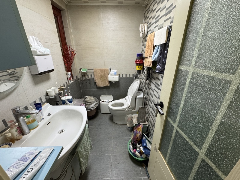 3室2廳1陽臺 滇池衛(wèi)城尚層衛(wèi)生間