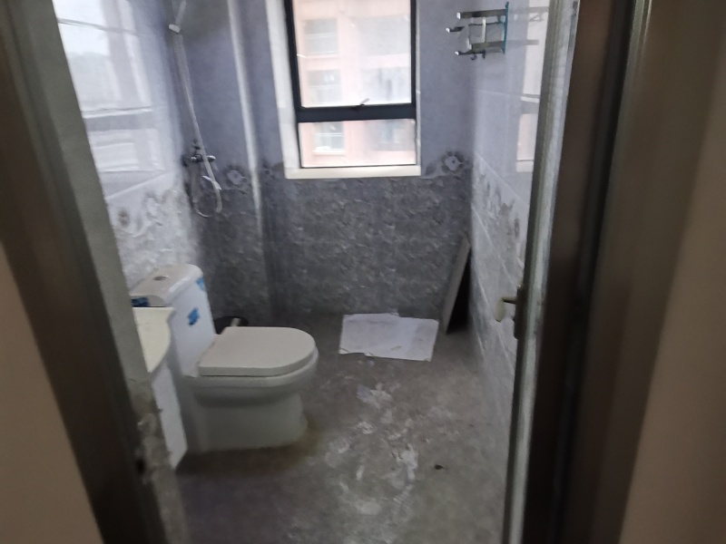 3室2廳2陽臺 潤城第三大道衛(wèi)生間