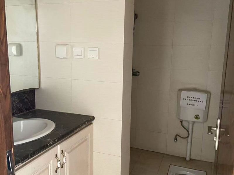 4室2廳2陽(yáng)臺(tái) 幸?；▓@衛(wèi)生間