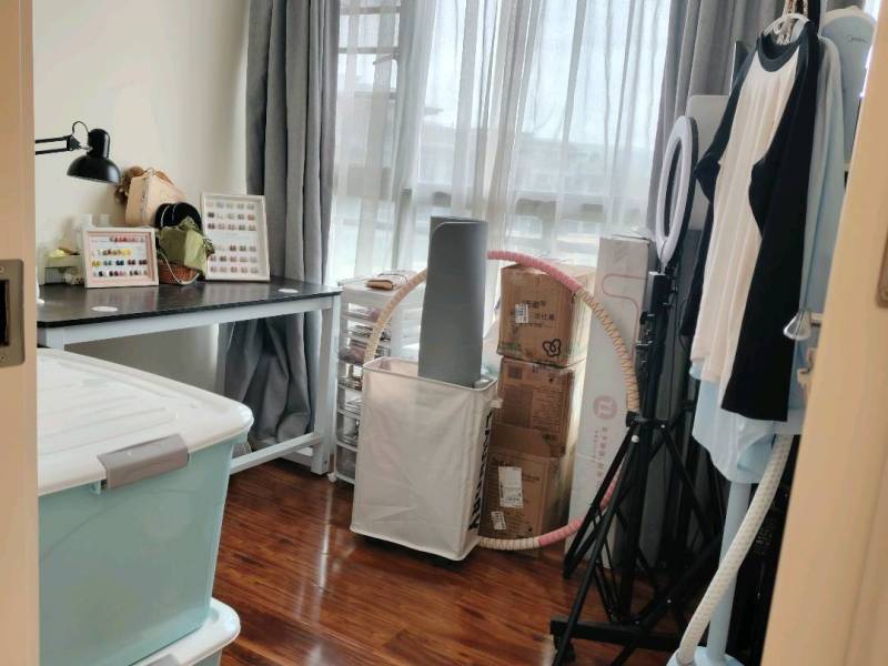 3室2廳1陽臺(tái) 中天城天闊書房