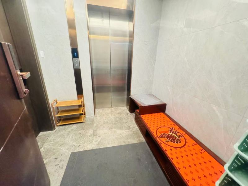 4室2廳2陽臺(tái) 華夏四季二期門廳