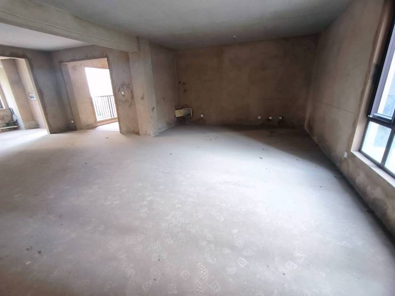 4室2廳2陽臺 平和花園客廳