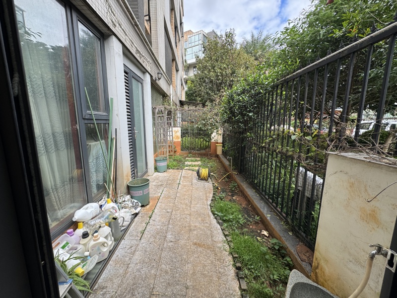 3室2廳1陽臺 滇池衛(wèi)城尚層自家花園