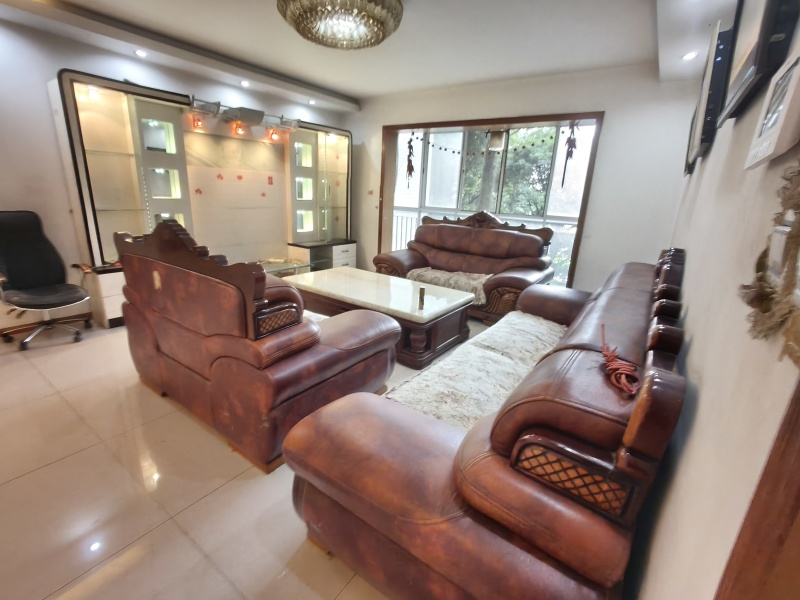 4室2廳2陽臺 酈島嘉園客廳