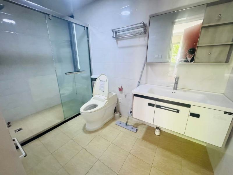 4室2廳2陽臺(tái) 華夏四季二期衛(wèi)生間