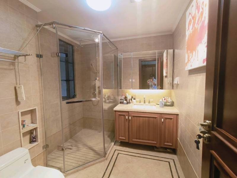 3室2廳2陽臺 招商海公館衛(wèi)生間