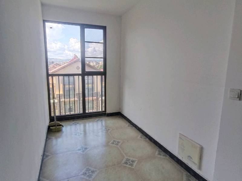 4室2廳2陽臺 萬和花園門廳