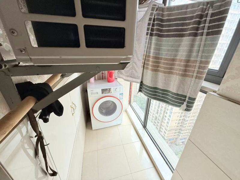 2室1廳1陽臺 同德昆明廣場A區(qū)陽臺