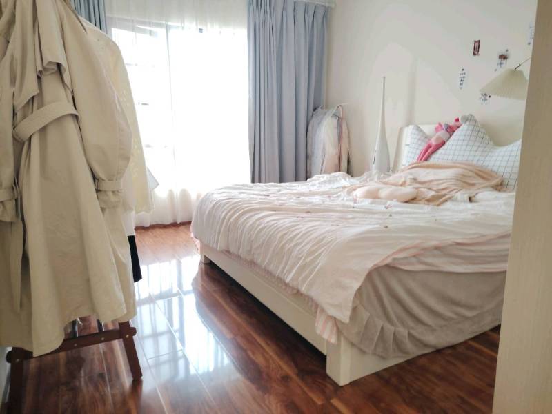 3室2廳1陽臺(tái) 中天城天闊臥室