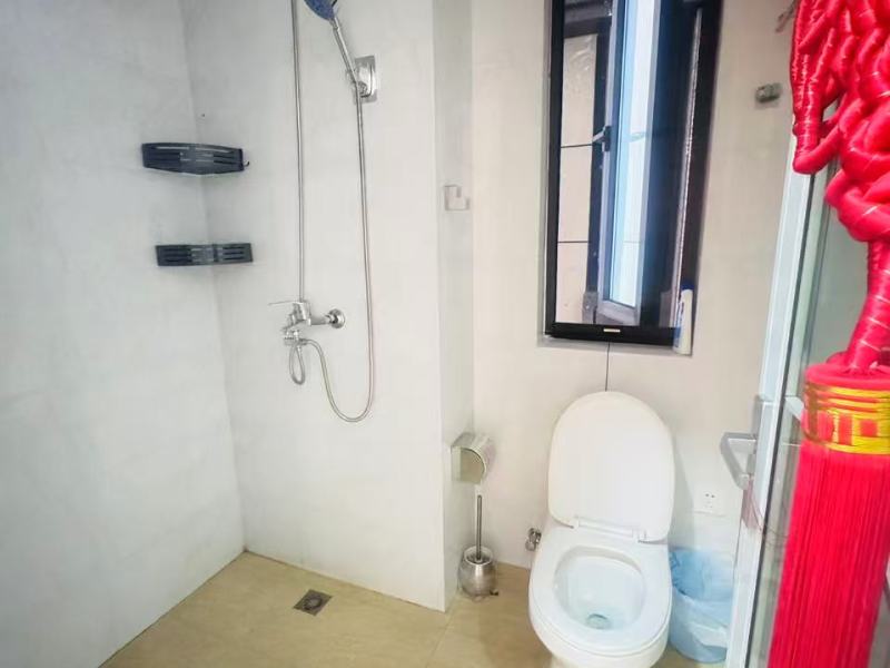 4室2廳2陽臺(tái) 華夏四季二期衛(wèi)生間