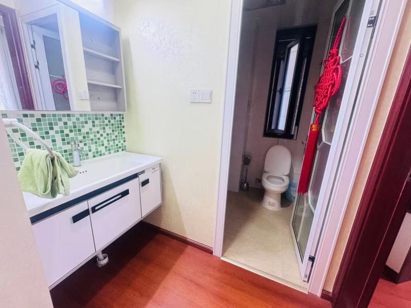 4室2廳2陽臺(tái) 華夏四季二期衛(wèi)生間