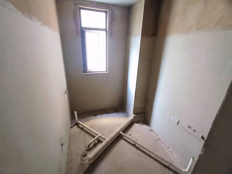 4室2廳2陽臺 平和花園衛(wèi)生間