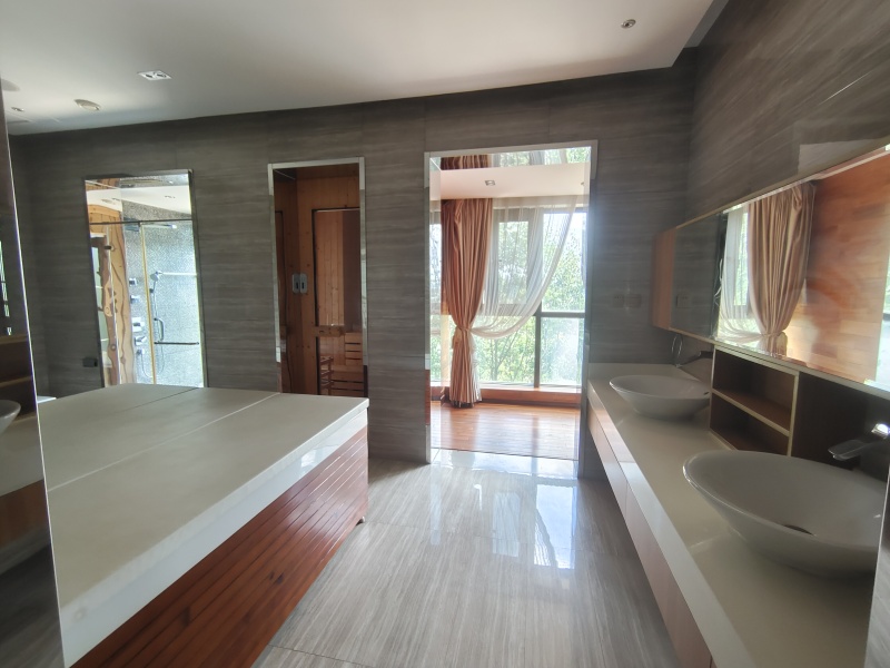 8室5廳4陽臺 世博生態(tài)城半山鄰里別墅衛(wèi)生間