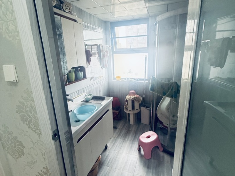 3室2廳1陽臺(tái) 新迎新城衛(wèi)生間