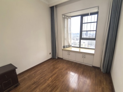 4室2廳1陽臺 西城林語小區(qū)