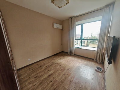 4室2廳2陽(yáng)臺(tái) 貴研自然界