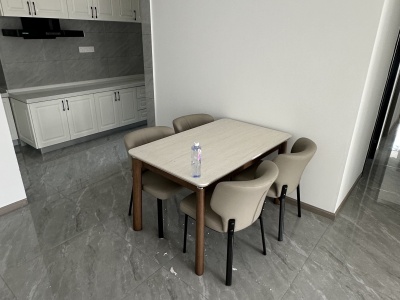 4室2廳1陽臺(tái) 園城