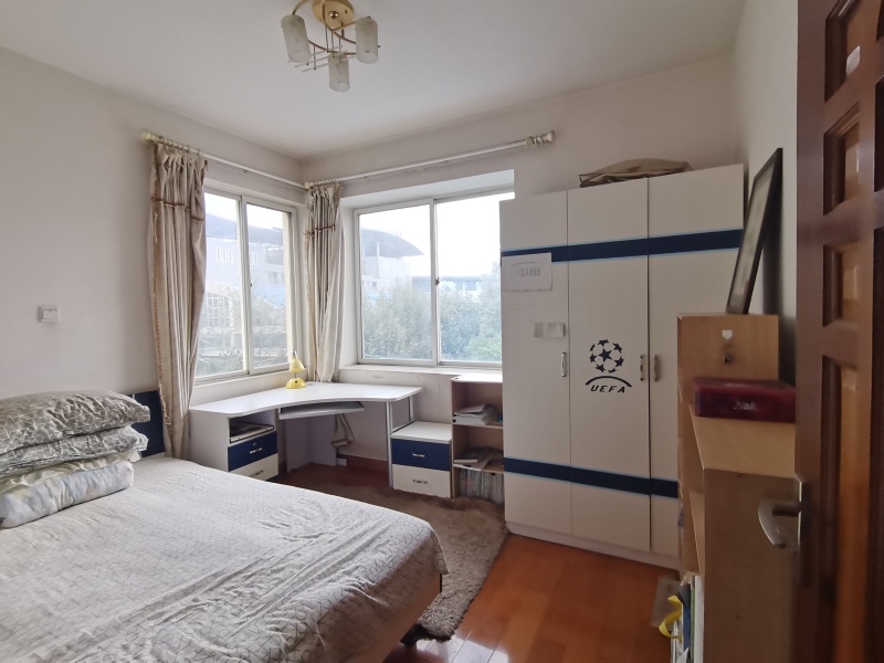 5室2廳2陽臺 云大小區(qū)臥室