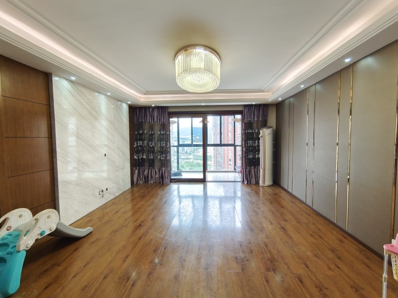 4室2廳2陽(yáng)臺(tái) 德潤(rùn)朗悅灣客廳