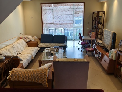 4室2廳4陽臺 玫瑰灣小區(qū)別墅客廳