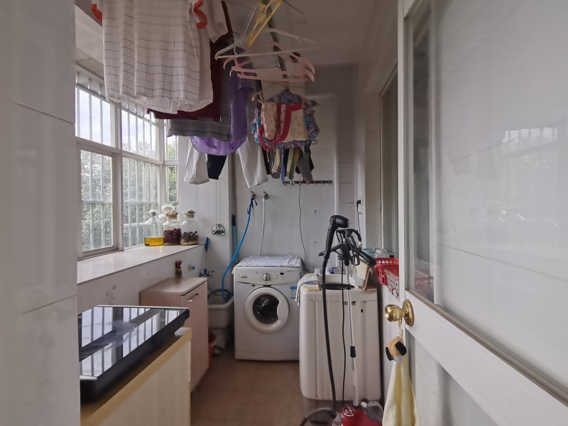 5室2廳2陽臺 云大小區(qū)陽臺