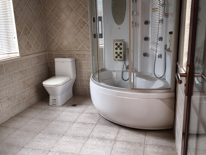 4室2廳4陽臺 玫瑰灣小區(qū)別墅衛(wèi)生間