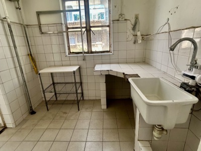 2室2廳1陽(yáng)臺(tái) 春苑小區(qū)