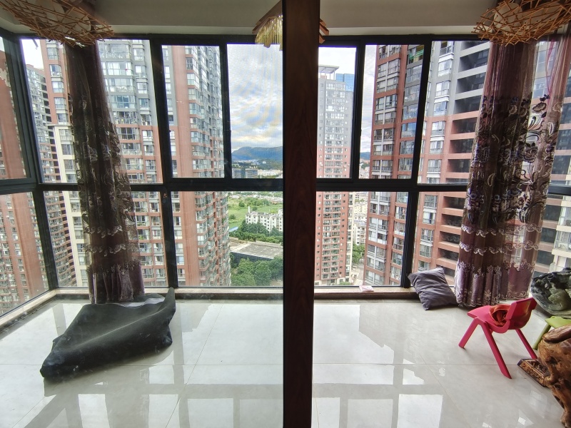 4室2廳2陽(yáng)臺(tái) 德潤(rùn)朗悅灣陽(yáng)臺(tái)