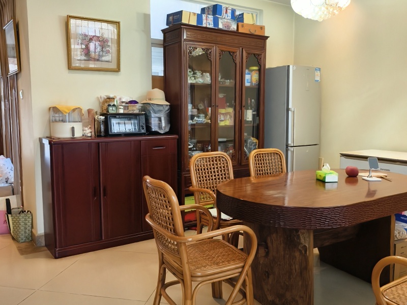 4室2廳4陽臺 玫瑰灣小區(qū)別墅餐廳