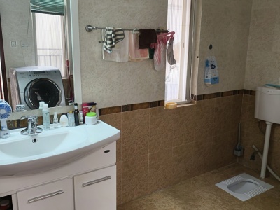 4室2廳4陽臺 玫瑰灣小區(qū)別墅衛(wèi)生間