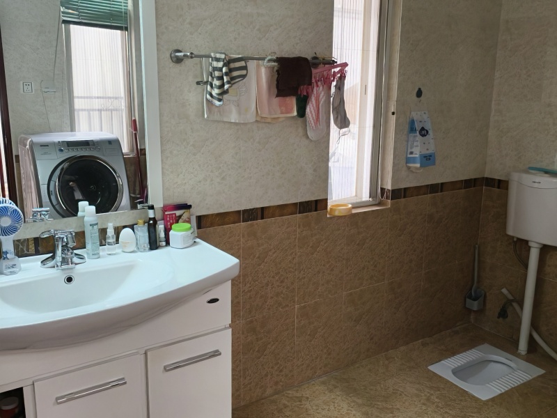 4室2廳4陽臺 玫瑰灣小區(qū)別墅衛(wèi)生間