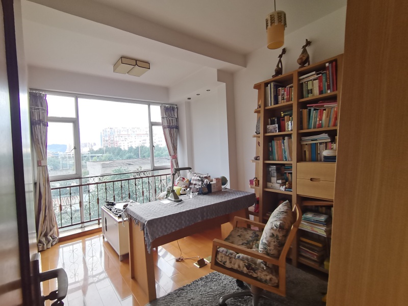 5室2廳2陽臺 云大小區(qū)書房