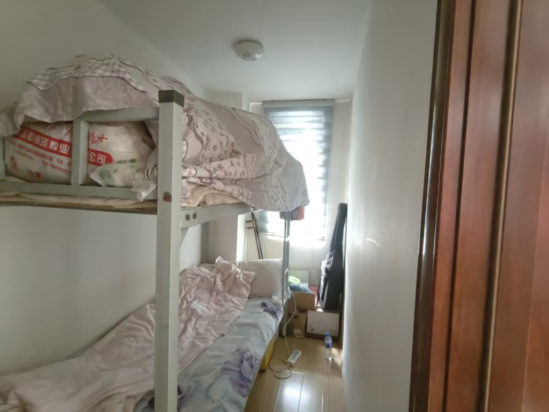 4室2廳2陽臺(tái) 經(jīng)典雙城一期臥室