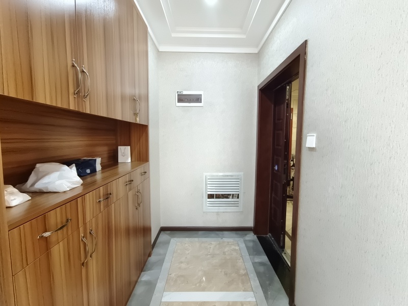 4室2廳2陽(yáng)臺(tái) 德潤(rùn)朗悅灣門(mén)廳