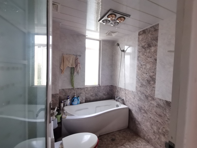 5室2廳2陽臺 云大小區(qū)衛(wèi)生間