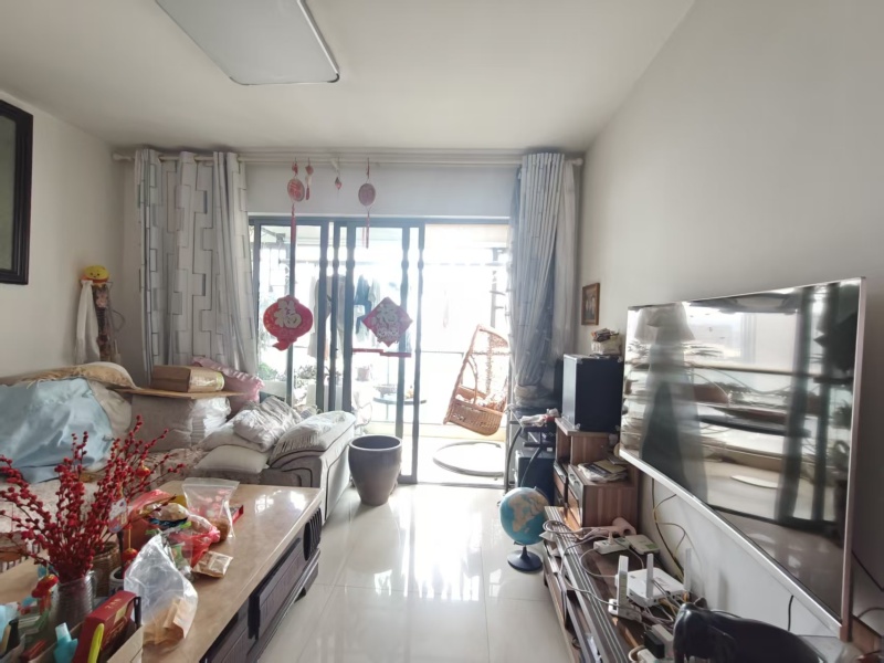 4室2廳2陽臺(tái) 經(jīng)典雙城一期客廳