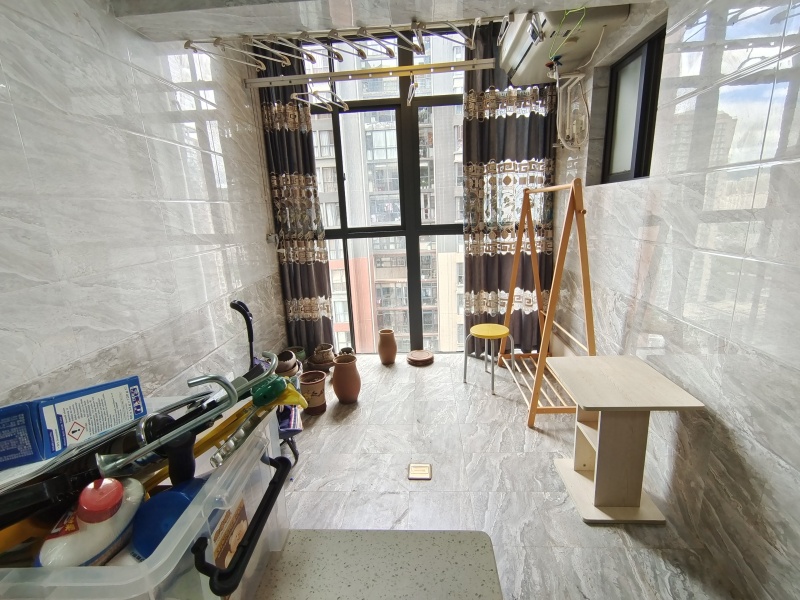 4室2廳2陽(yáng)臺(tái) 德潤(rùn)朗悅灣陽(yáng)臺(tái)