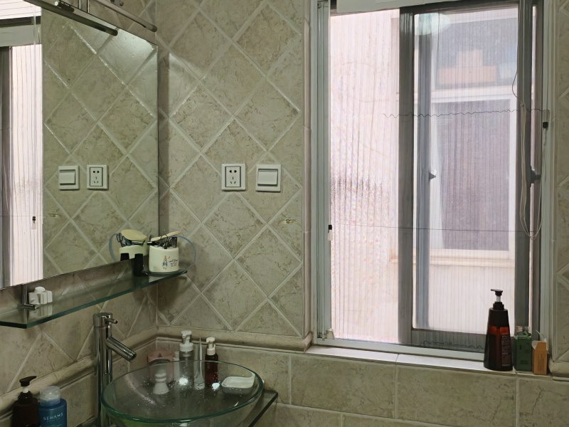 4室2廳4陽臺 玫瑰灣小區(qū)別墅衛(wèi)生間