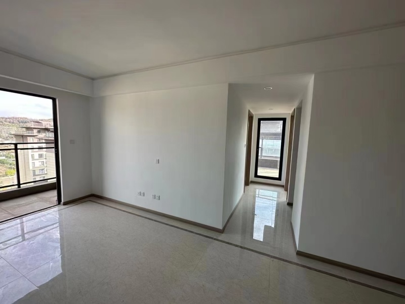 3室2廳2陽臺 綠地滇池國際健康城客廳