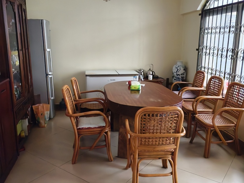 4室2廳4陽臺 玫瑰灣小區(qū)別墅餐廳