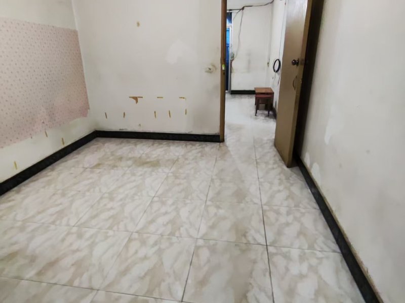 3室1廳1陽臺 春光小區(qū)臥室