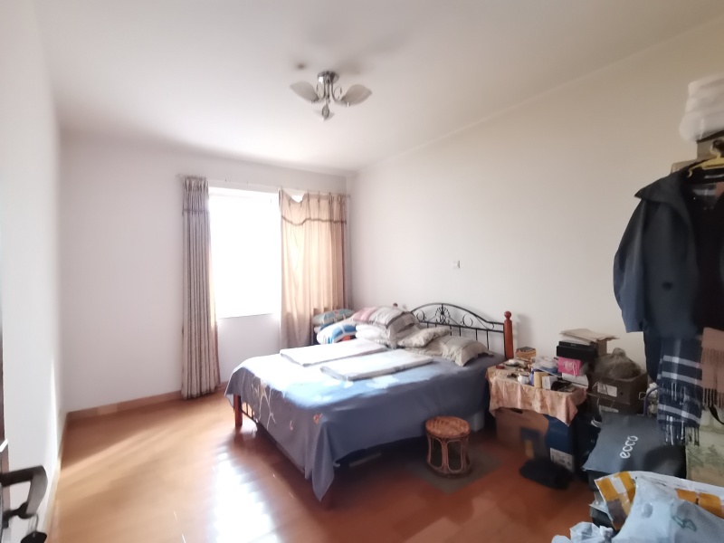 5室2廳2陽臺 云大小區(qū)臥室