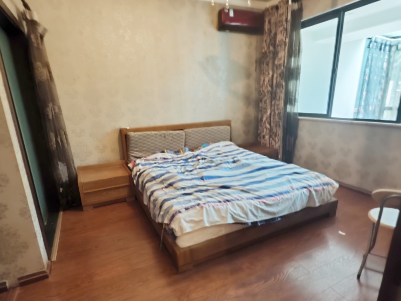 5室2廳3陽臺 朝花曦拾臥室