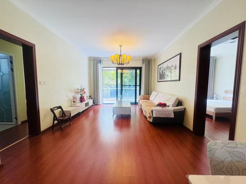 4室2廳2陽臺(tái) 華夏四季二期客廳