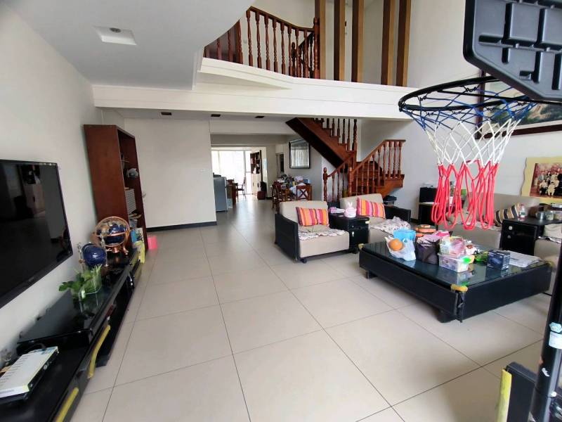 5室3廳1陽臺(tái) 鑫逸苑客廳