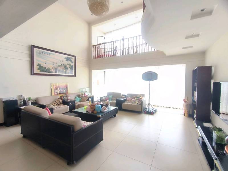 5室3廳1陽臺(tái) 鑫逸苑客廳