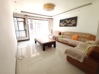 4室2廳1陽臺 佳湖花園客廳