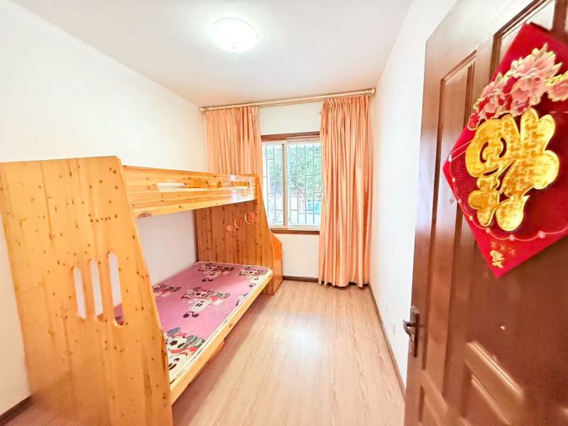 3室2廳2陽臺 龍溪花園臥室