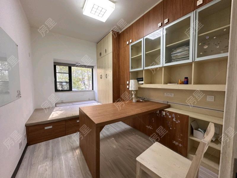 3室2廳2陽(yáng)臺(tái) 銀海白沙郡臥室