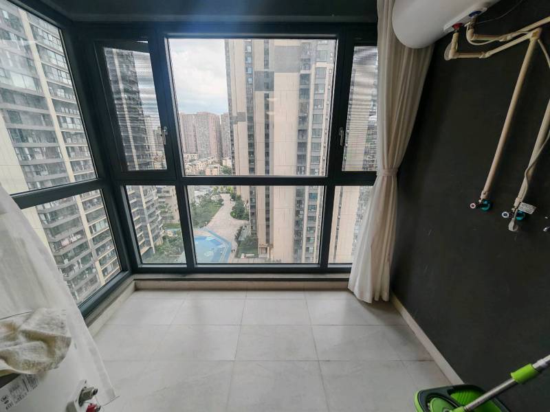 3室2廳2陽(yáng)臺(tái) 俊發(fā)龍泉俊園A2地塊陽(yáng)臺(tái)